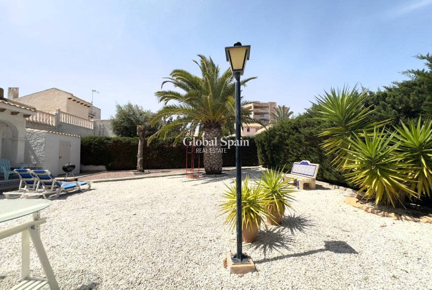 Wederverkoop - VILLA -
ORIHUELA COSTA - La Zenia