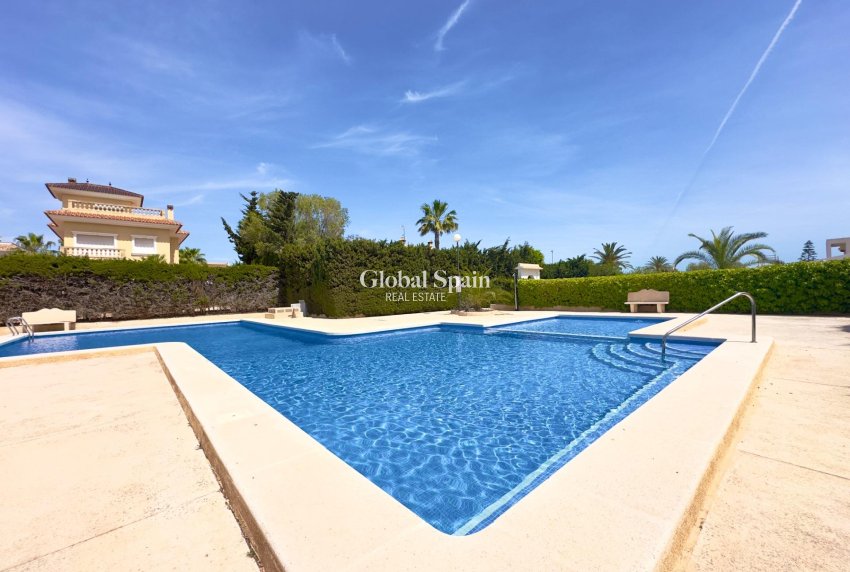 Wederverkoop - VILLA -
ORIHUELA COSTA - La Zenia