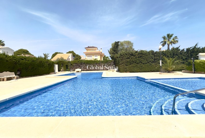 Wederverkoop - VILLA -
ORIHUELA COSTA - La Zenia