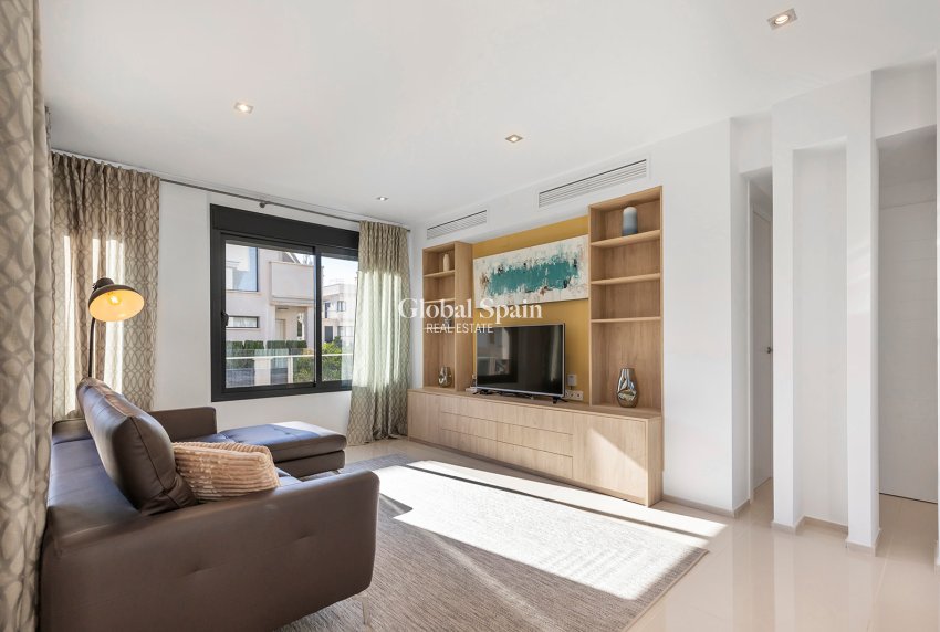 Wederverkoop - Villa -
ORIHUELA COSTA - La Zenia