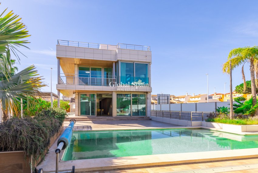 Wederverkoop - Villa -
ORIHUELA COSTA - La Zenia
