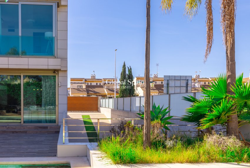 Wederverkoop - Villa -
ORIHUELA COSTA - La Zenia