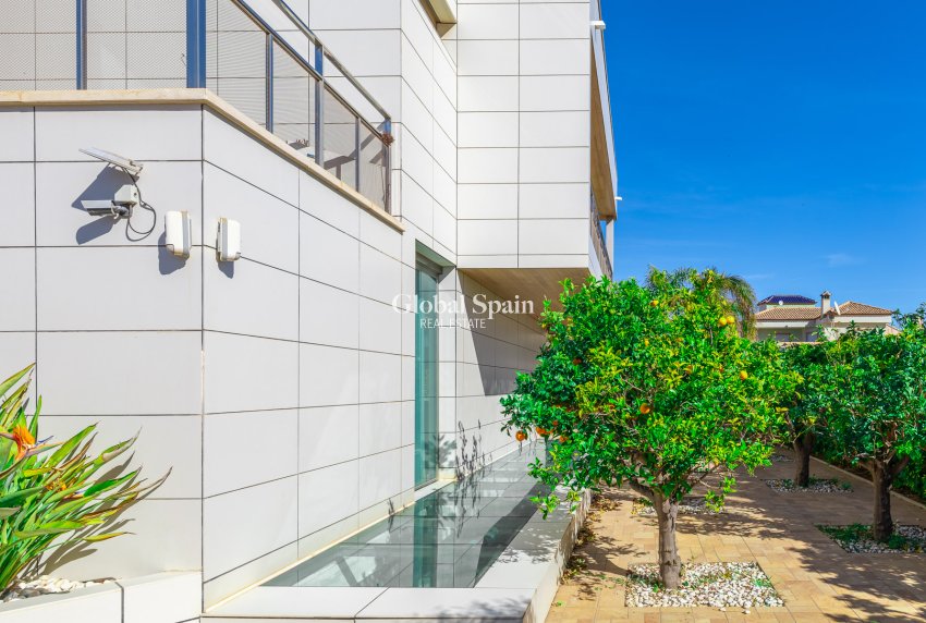 Wederverkoop - Villa -
ORIHUELA COSTA - La Zenia