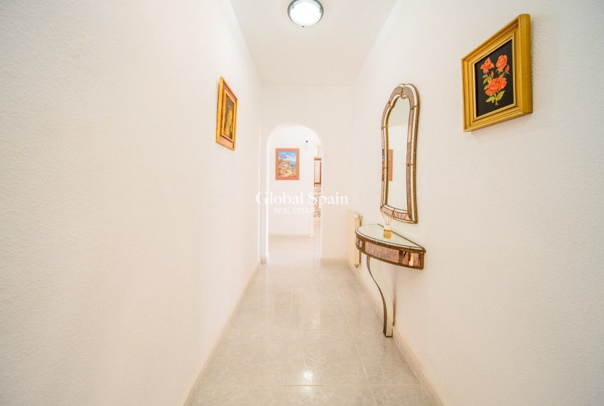 Wederverkoop - Villa -
ORIHUELA COSTA - Las Filipinas