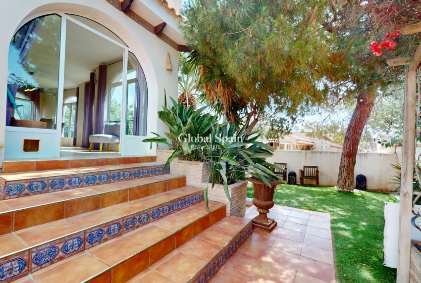 Wederverkoop - VILLA -
ORIHUELA COSTA - Las Filipinas