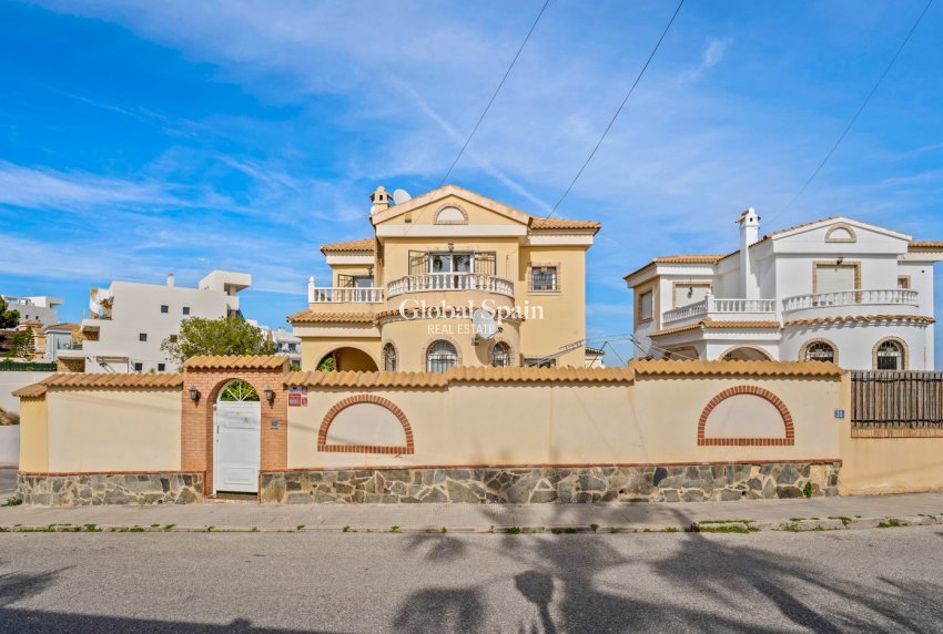 Wederverkoop - VILLA -
ORIHUELA COSTA - Las Filipinas
