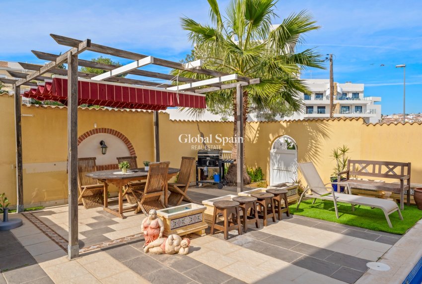 Wederverkoop - VILLA -
ORIHUELA COSTA - Las Filipinas