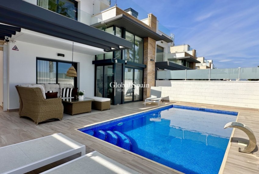 Wederverkoop - Villa -
ORIHUELA COSTA - Lomas de Cabo Roig