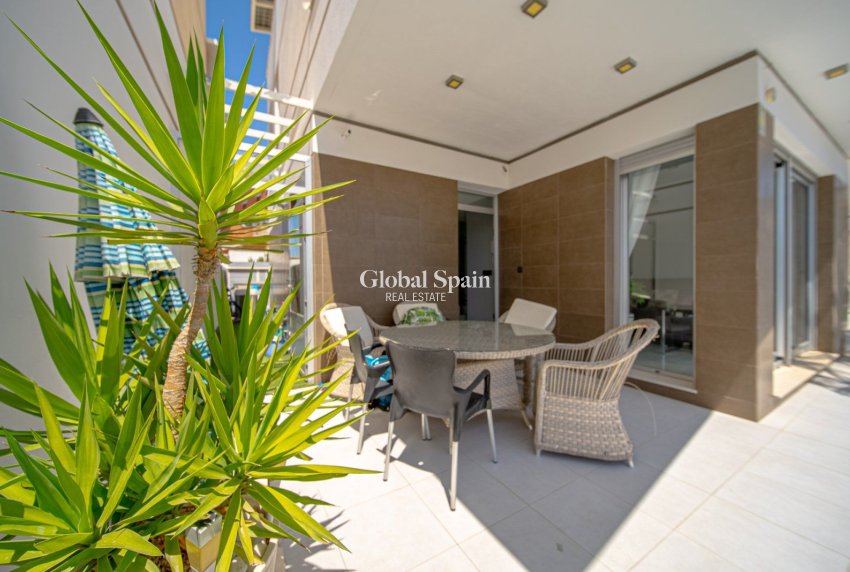 Wederverkoop - Villa -
ORIHUELA COSTA - Lomas de Cabo Roig