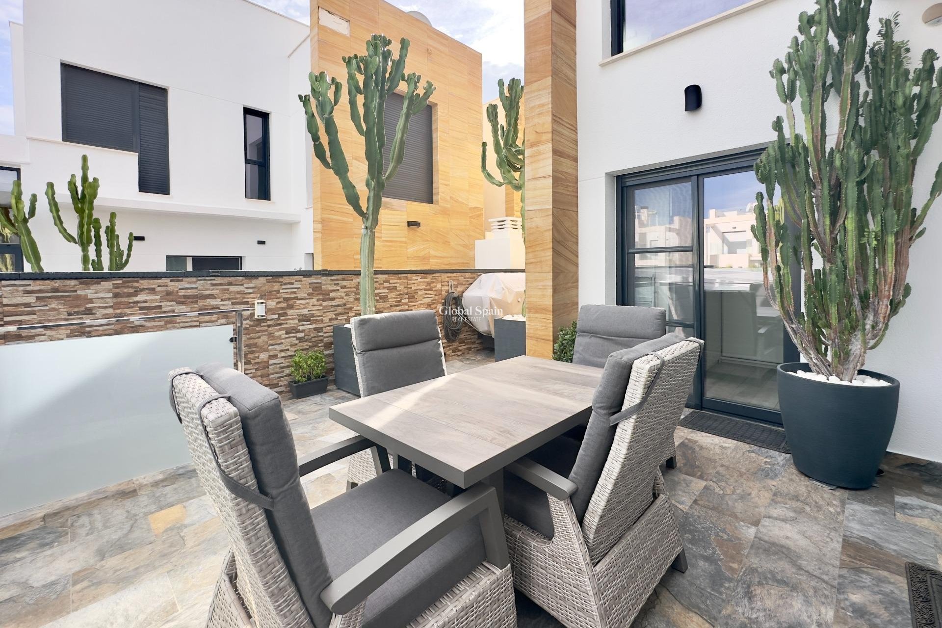 Wederverkoop - VILLA -
ORIHUELA COSTA - Lomas de Cabo Roig