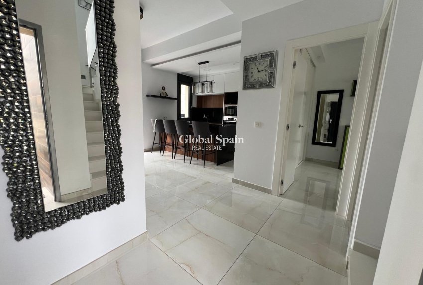 Wederverkoop - VILLA -
ORIHUELA COSTA - Lomas de Cabo Roig