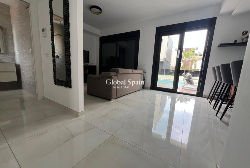 Wederverkoop - VILLA -
ORIHUELA COSTA - Lomas de Cabo Roig