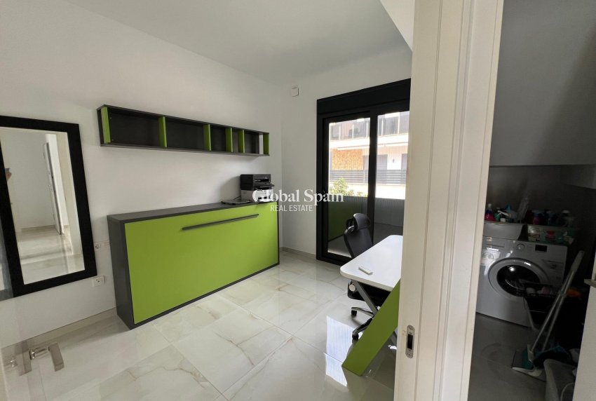 Wederverkoop - VILLA -
ORIHUELA COSTA - Lomas de Cabo Roig