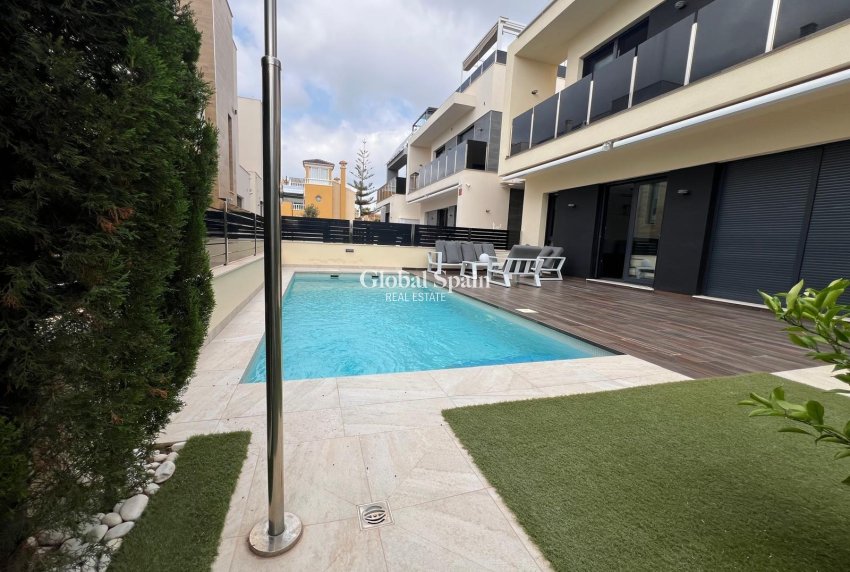 Wederverkoop - VILLA -
ORIHUELA COSTA - Lomas de Cabo Roig