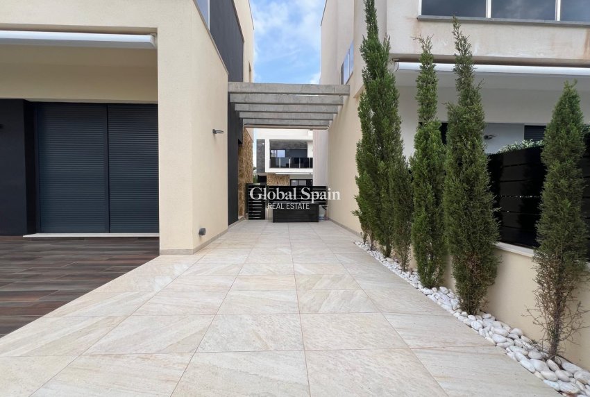 Wederverkoop - VILLA -
ORIHUELA COSTA - Lomas de Cabo Roig