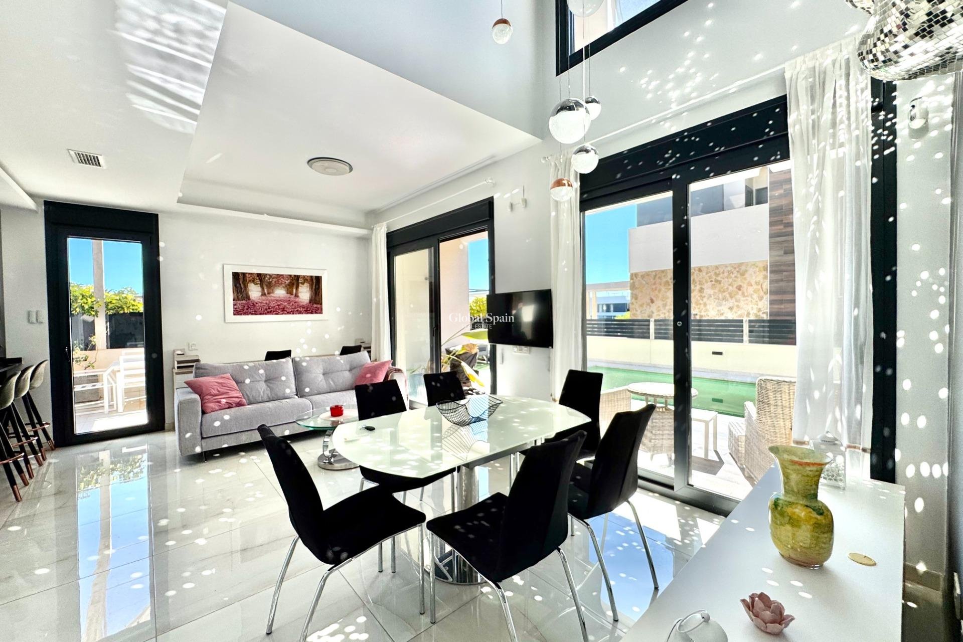 Wederverkoop - VILLA -
ORIHUELA COSTA - Lomas de Cabo Roig