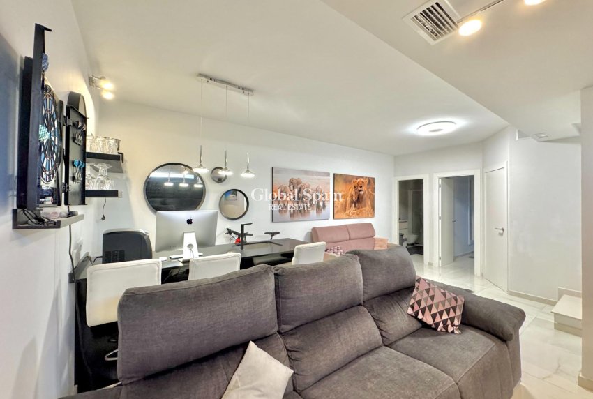 Wederverkoop - VILLA -
ORIHUELA COSTA - Lomas de Cabo Roig