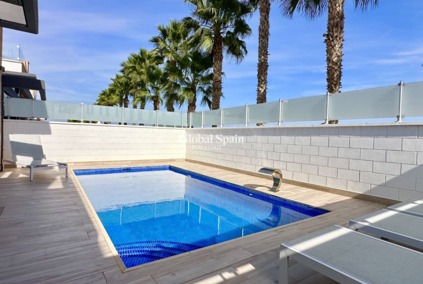 Wederverkoop - VILLA -
ORIHUELA COSTA - Lomas de Cabo Roig