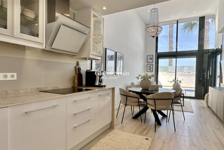 Wederverkoop - VILLA -
ORIHUELA COSTA - Lomas de Cabo Roig