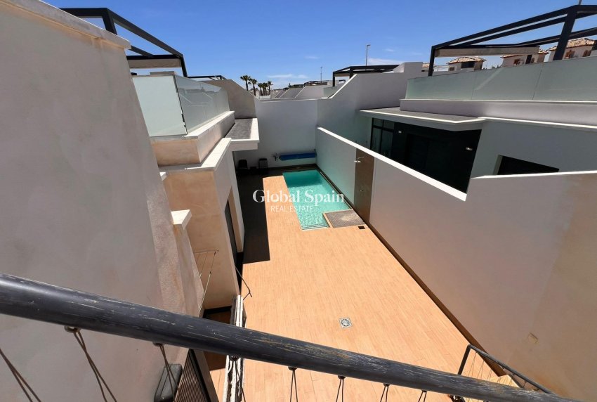 Wederverkoop - VILLA -
ORIHUELA COSTA - Lomas de Cabo Roig