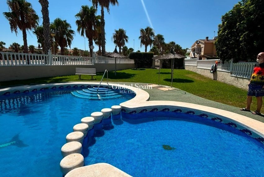 Wederverkoop - VILLA -
ORIHUELA COSTA - Lomas de Cabo Roig