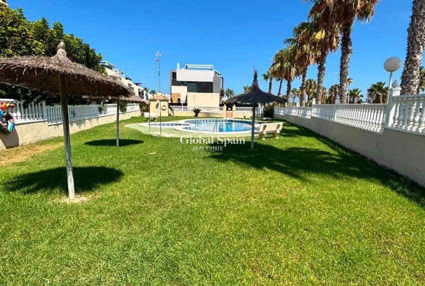 Wederverkoop - VILLA -
ORIHUELA COSTA - Lomas de Cabo Roig