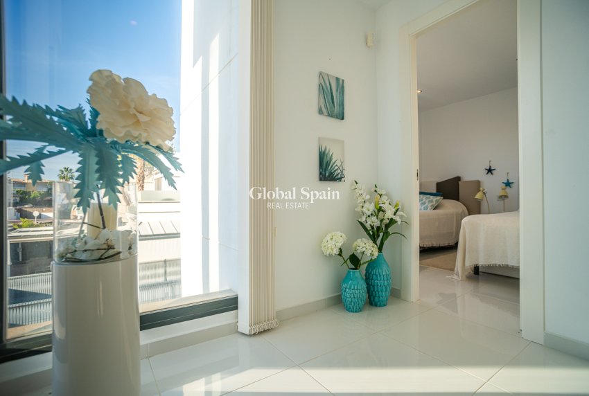 Wederverkoop - Villa -
ORIHUELA COSTA - Lomas de Cabo Roig