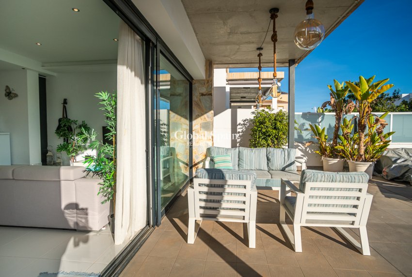 Wederverkoop - Villa -
ORIHUELA COSTA - Lomas de Cabo Roig