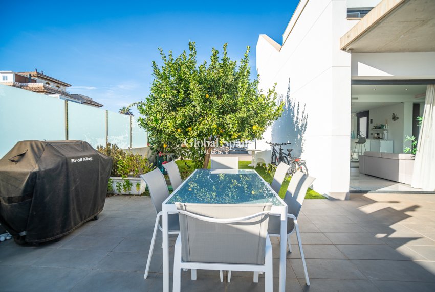 Wederverkoop - Villa -
ORIHUELA COSTA - Lomas de Cabo Roig