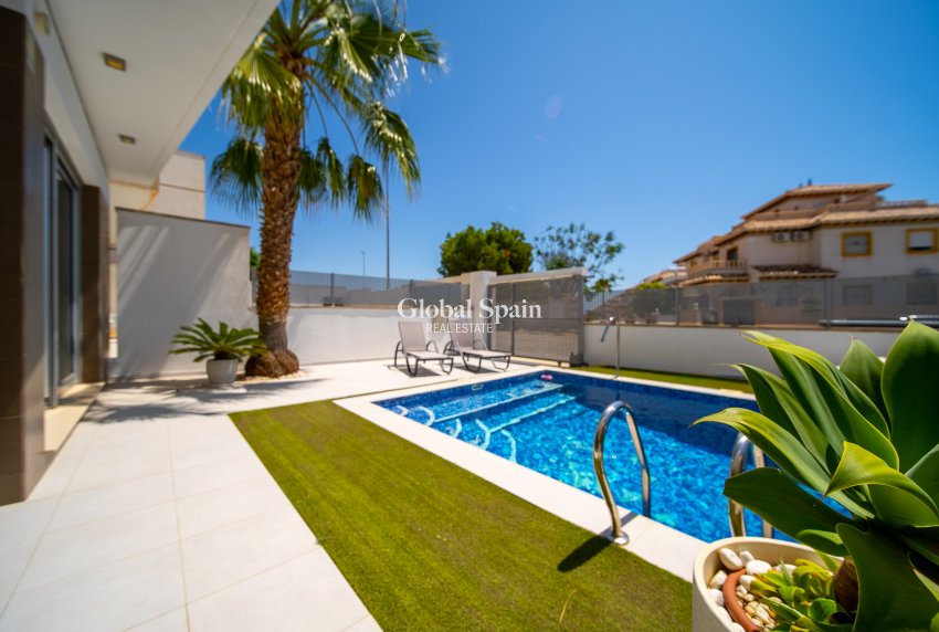 Wederverkoop - Villa -
ORIHUELA COSTA - Lomas de Cabo Roig