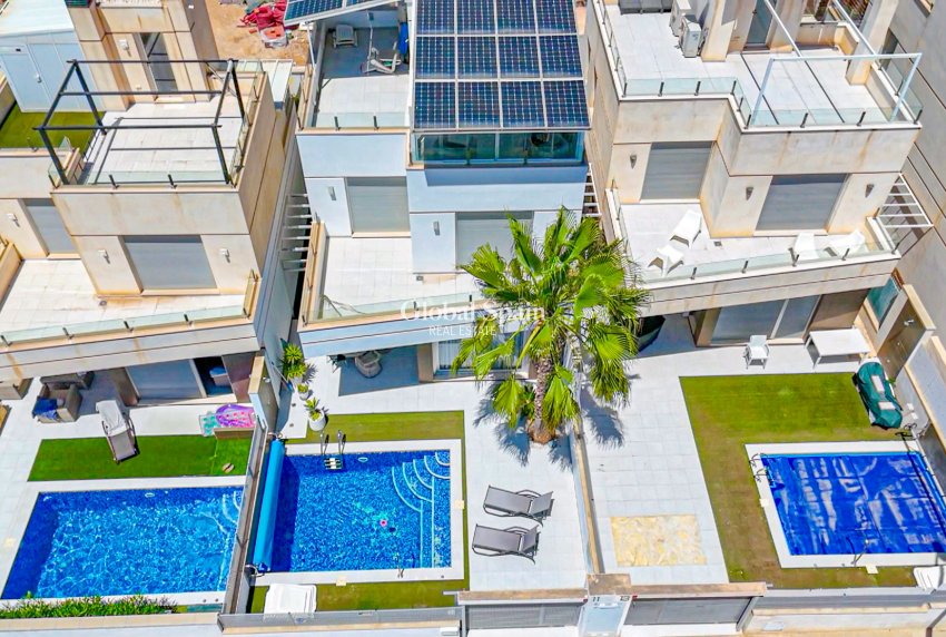 Wederverkoop - Villa -
ORIHUELA COSTA - Lomas de Cabo Roig