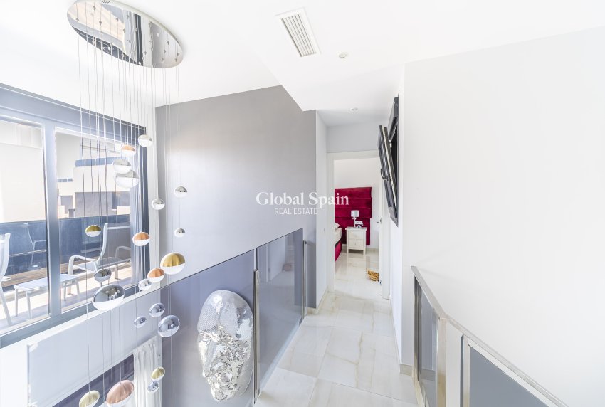 Wederverkoop - Villa -
ORIHUELA COSTA - Lomas de Cabo Roig