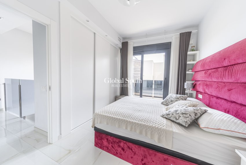 Wederverkoop - Villa -
ORIHUELA COSTA - Lomas de Cabo Roig