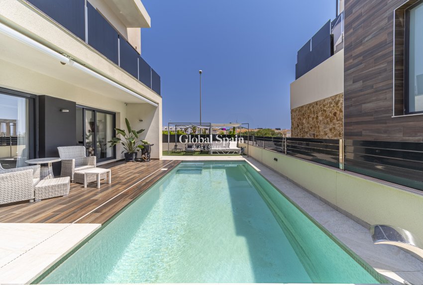 Wederverkoop - Villa -
ORIHUELA COSTA - Lomas de Cabo Roig