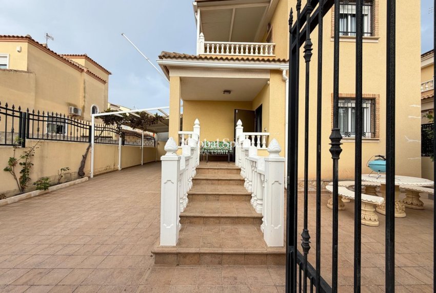 Wederverkoop - VILLA -
ORIHUELA COSTA - Lomas De Don Juan