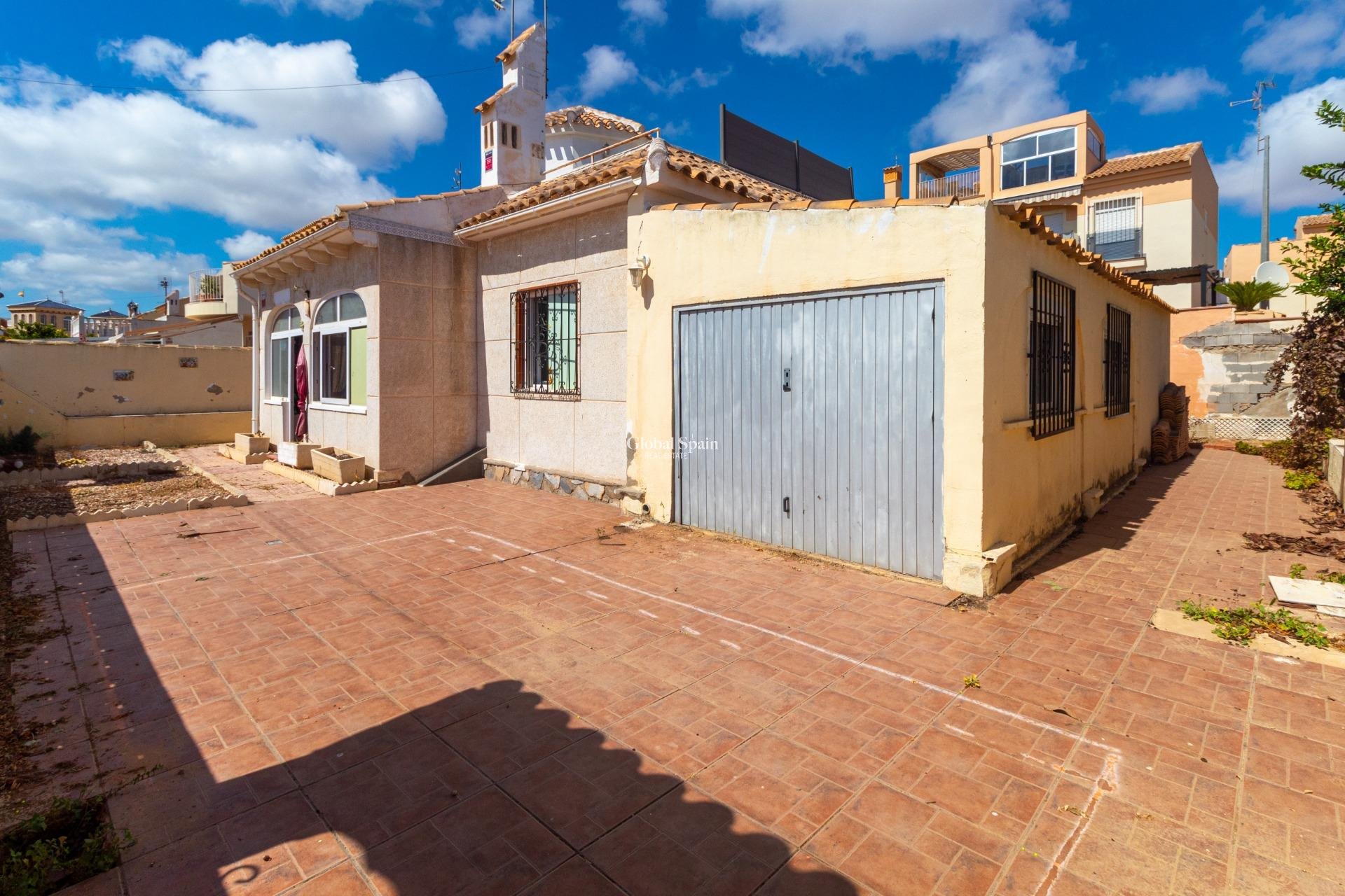 Wederverkoop - VILLA -
ORIHUELA COSTA - Los Almendros-La Florida