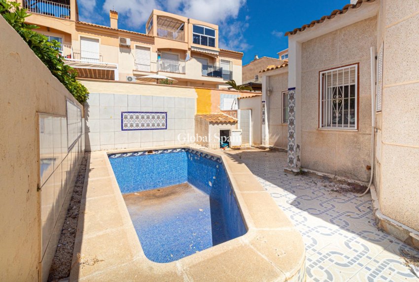 Wederverkoop - VILLA -
ORIHUELA COSTA - Los Almendros-La Florida