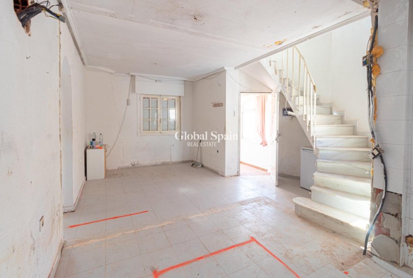 Wederverkoop - VILLA -
ORIHUELA COSTA - Los Almendros-La Florida