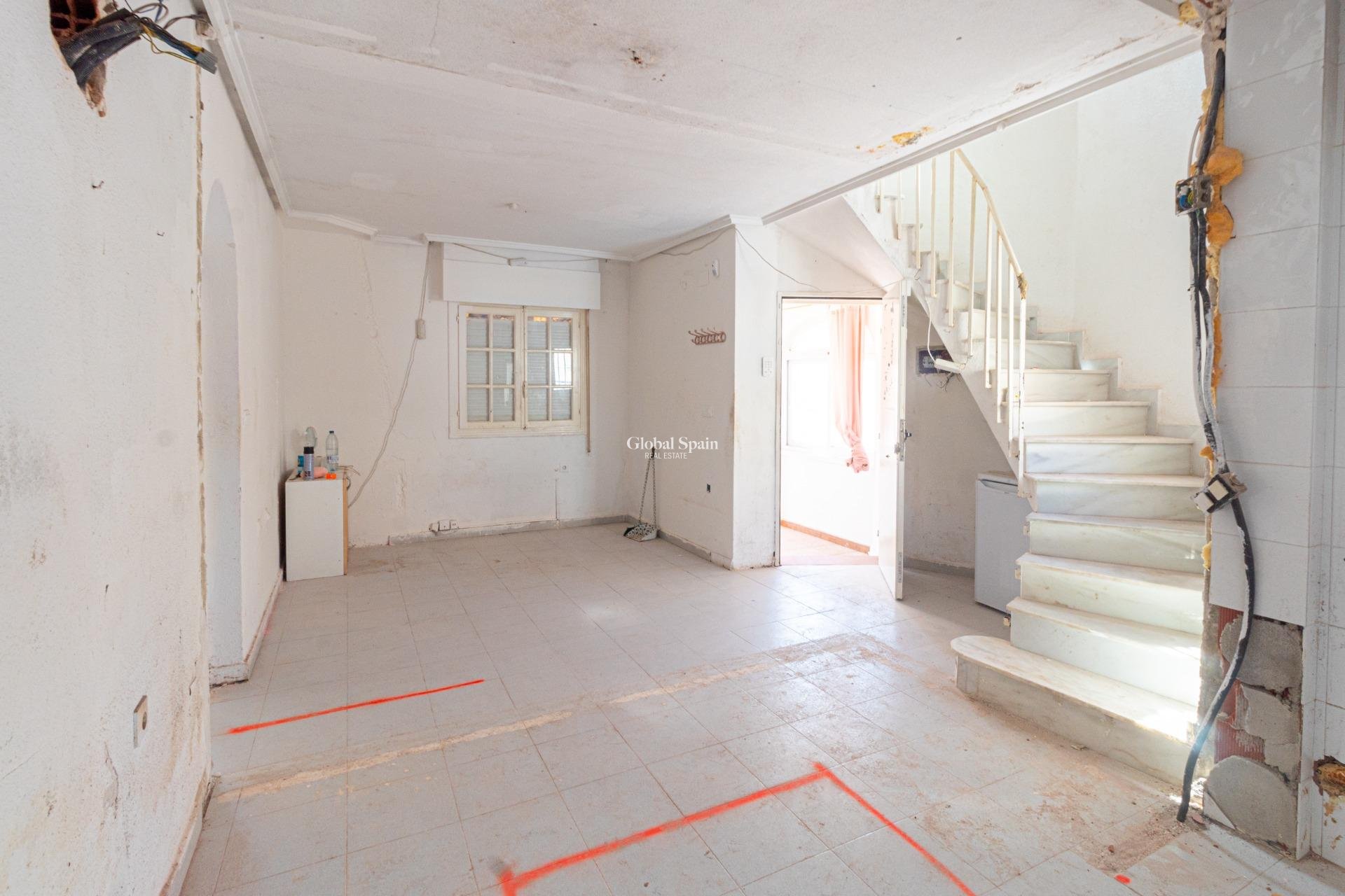 Wederverkoop - VILLA -
ORIHUELA COSTA - Los Almendros-La Florida