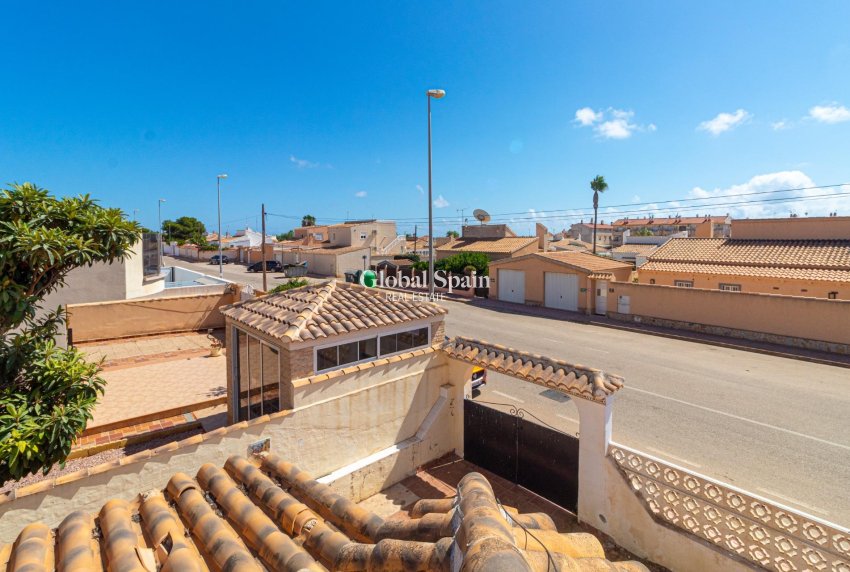 Wederverkoop - VILLA -
ORIHUELA COSTA - Los Almendros-La Florida