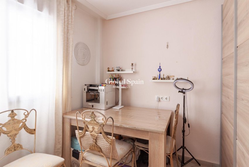 Wederverkoop - VILLA -
ORIHUELA COSTA - Los Almendros-la Florida