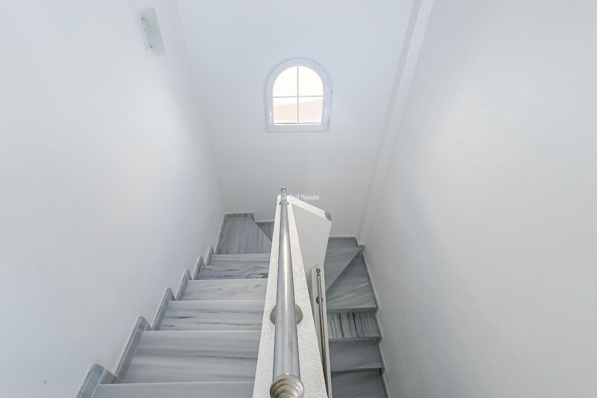 Wederverkoop - VILLA -
ORIHUELA COSTA - Los Almendros-la Florida