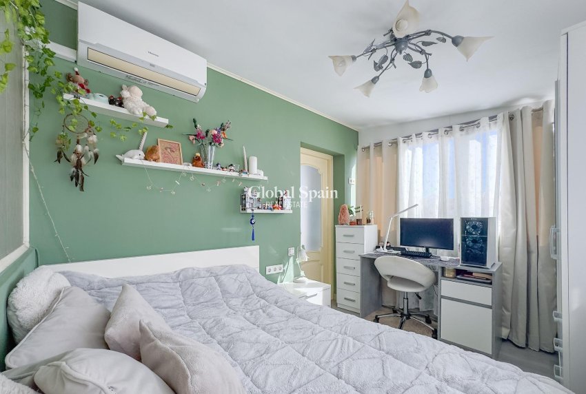 Wederverkoop - VILLA -
ORIHUELA COSTA - Los Almendros-la Florida