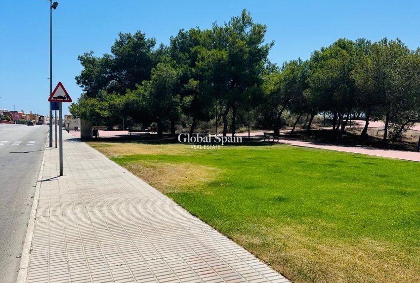 Wederverkoop - VILLA -
ORIHUELA COSTA - LOS BALCONES - LOS ALTOS