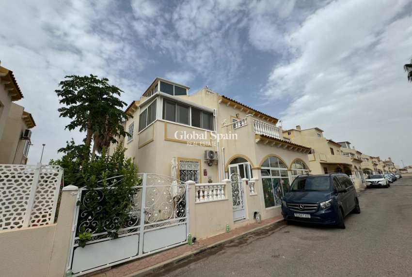 Wederverkoop - VILLA -
ORIHUELA COSTA - Los Dolses