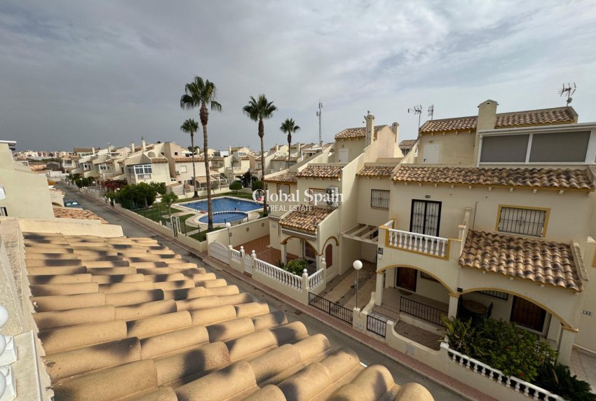Wederverkoop - VILLA -
ORIHUELA COSTA - Los Dolses