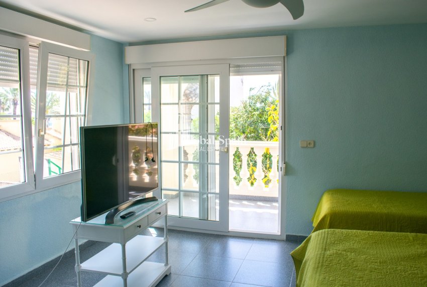 Wederverkoop - VILLA -
ORIHUELA COSTA - MUY CERCA DE LA PLAYA