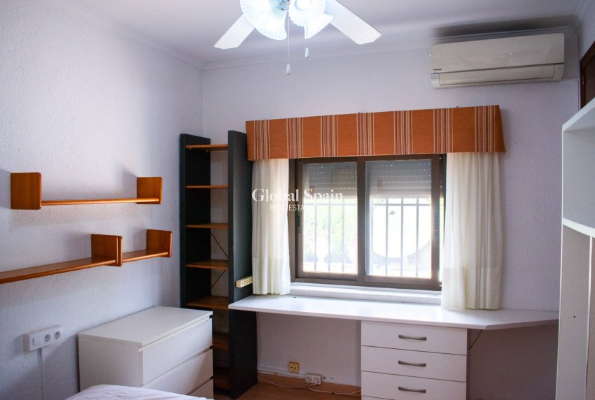 Wederverkoop - VILLA -
ORIHUELA COSTA - MUY CERCA DE LA PLAYA