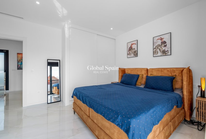 Wederverkoop - VILLA -
ORIHUELA COSTA - Orihuela