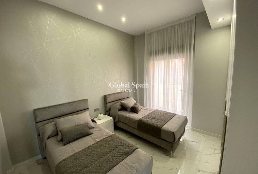 Wederverkoop - VILLA -
ORIHUELA COSTA - Pau 26